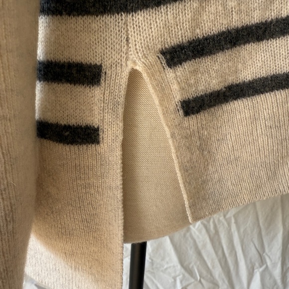 Cute, Striped Aqua Cashmere Tunic-Length Sweater, Crew-Neck, Cream/Black, Wom. M - Picture 10 of 10